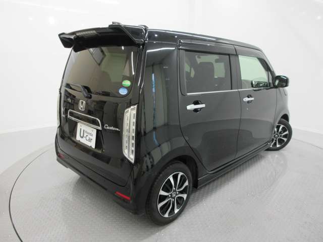 支払総額には車両本体価格の他、自動車税などの税金関係費用、自賠責保険料、印紙代、登録諸経費、リサイクル預託金などが含まれます。