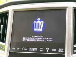 【メーカー純正ナビ】インテリアに溶け込むスタイリッシュな「専用設計」メーカーナビを装備♪視認性や操作性など基本性能にも優れ、より上質なカーライフをお楽しみいただけます。
