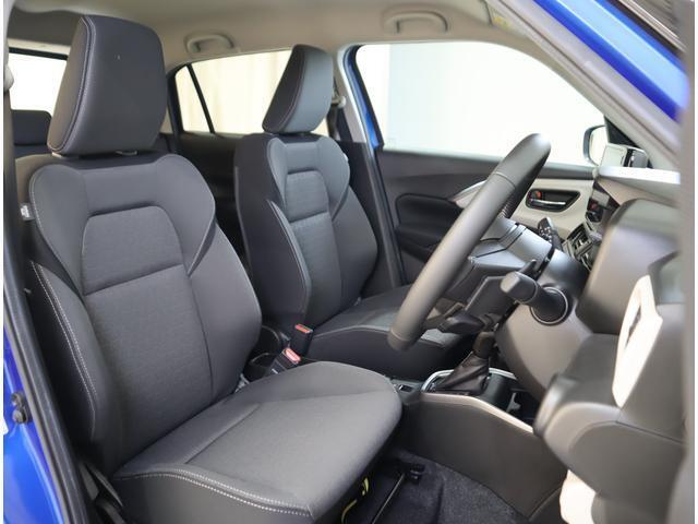 座面が長めのシートは長距離運転や毎日の運転でも疲れにくくゆったり座れます。