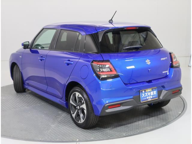 洗練されたスポーティなエクステリアのスイフト。リヤバンパーには障害物を検知するソナーも装備しており安心して運転が出来ます。