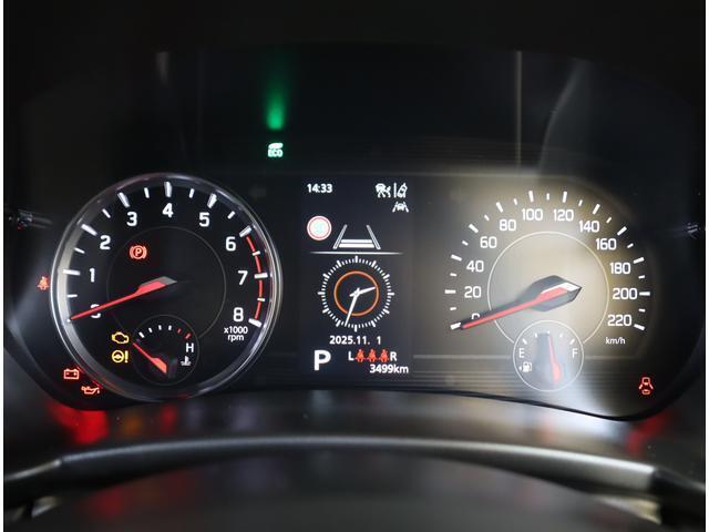 平均燃費・航続可能距離なども表示可能な多機能メーターです。