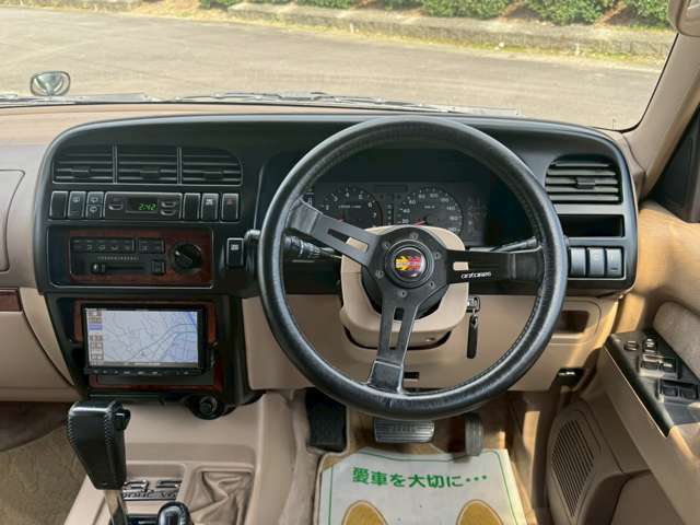 内装の状態はかなり綺麗な方です。電装品も正常に使用できます。