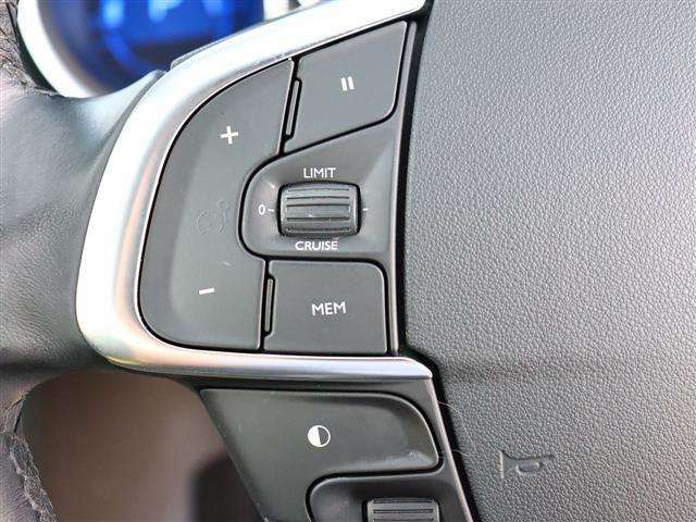 入庫時・販売時・納車前に、弊社基準の68項目に及ぶ点検整備を実施しております。