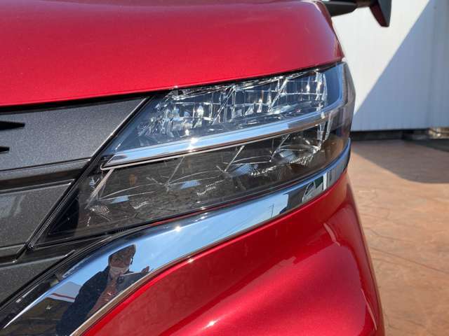 外装は専任のスタッフが真心込めて丁寧にワックス磨きをしておりますのでピカピカに仕上がっております。