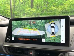 【パノラミックビューモニター】専用のカメラにより、上から見下ろしたような視点で360度クルマの周囲を確認することができます☆死角部分も確認しやすく、狭い場所での切り返しや駐車もスムーズに行えます。