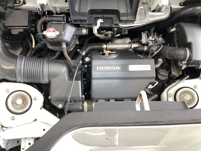 ホンダスタッフがしっかり整備して保証付きにてお渡し致します。エンジンルーム＆室内ルームともにクリーニング済みで清潔です。快適なドライブをお楽しみください。