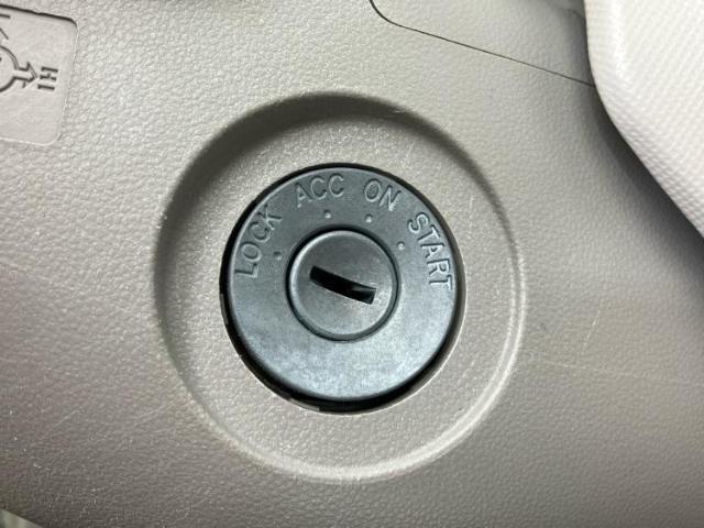 WECARSの展示場では実際に見て、触ってお車をお選びいただけます！知識の豊富な営業スタッフが様々なカーライフをご提案いたします！