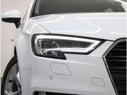 使用感はとても少なく禁煙の室内は高級感漂うパーシャルブラックレザースポーツシートに快適なシートヒーター付！！