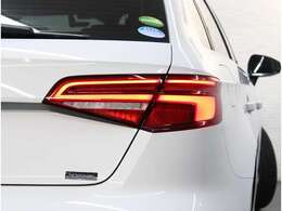 豪華ラグジュアリーパッケージ（LEDヘッドライト・LEDリアダイナミックターンインディケーター・バーチャルコックピット・マルチファンクション/パドルシフト・電動調整機能等）もオプション装備！！