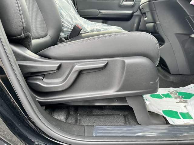 【運転席シートリフター】座席の高さの調整が可能です！適した着座位置での運転は安全に繋がります♪