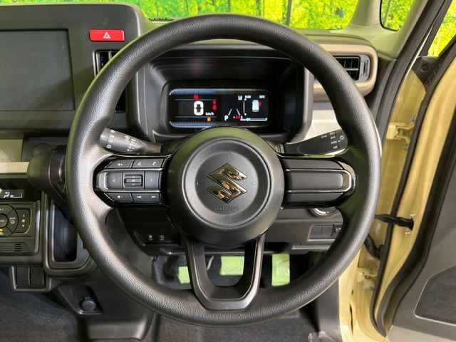 インテリアに合わせたデザインのステアリングは、運転される方のことも考え、運転しやすい形状、大きさです。是非一度、実際に触ってお確かめください。