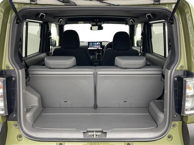 【トランク】積み込みやすくて、たっぷり積める荷室です。シートアレンジできるものは、乗車人数と荷物の量や大きさによってシートを動かすことができるので、より快適なドライブが可能です！