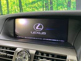 【メーカー純正ナビ】インテリアに溶け込むスタイリッシュな「専用設計」メーカーナビを装備♪視認性や操作性など基本性能にも優れ、より上質なカーライフをお楽しみいただけます。
