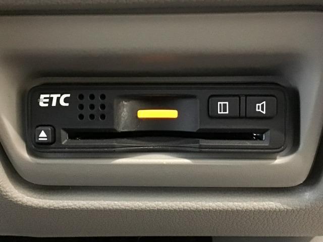 【ETC車載器】もはや必須アイテムのETCを搭載！高速道路のご利用時にとても便利！わずらわしい料金所での現金支払いが不要となりスムーズに通過できます♪