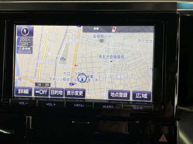 純正ナビを装備。タッチパネル式で使いやすく、お出かけもラクラクです。