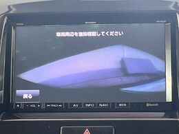 【バックカメラ】駐車時に後方がリアルタイム映像で確認できます。大型商業施設や立体駐車場での駐車時や、夜間のバック時に大活躍！運転スキルに関わらず、今や必須となった装備のひとつです！