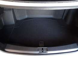 【広々室内】ラゲッジルームだって広々です！沢山の買い物や引っ越しの際の荷物などを積む事ができ便利な構造になっています★