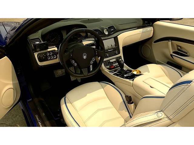こちらの車両は弊社一押し車両です。こちらの車両のご不明な点は、お気軽にメールやお電話ください。