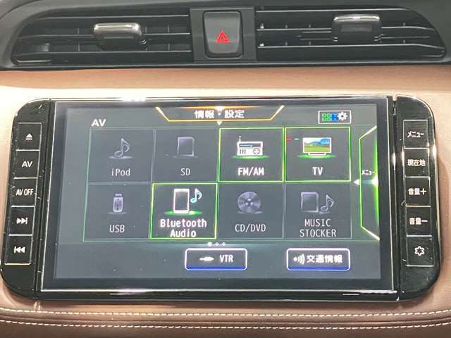 日産純正9インチ大画面ナビです。クリアな画質を楽しんでいただけるフルセグ地デジTVなどほどの機能が満載です。