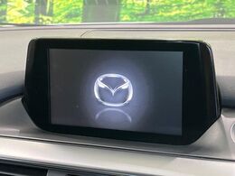 【純正ナビ】人気の純正ナビを装備しております。ナビの使いやすさはもちろん、オーディオ機能も充実！キャンプや旅行はもちろん、通勤や買い物など普段のドライブも楽しくなるはず♪