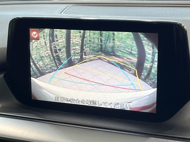 【バックカメラ】駐車時に後方がリアルタイム映像で確認できます。大型商業施設や立体駐車場での駐車時や、夜間のバック時に大活躍！運転スキルに関わらず、今や必須となった装備のひとつです！