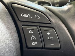 【マツダ・レーダークルーズコントロール】高速道路での長距離走行が楽に！自動で速度を保つクルーズコントロールが、衝突軽減システムと連携し、前方の車両を感知して車間を保つように速度調節してくれます！！