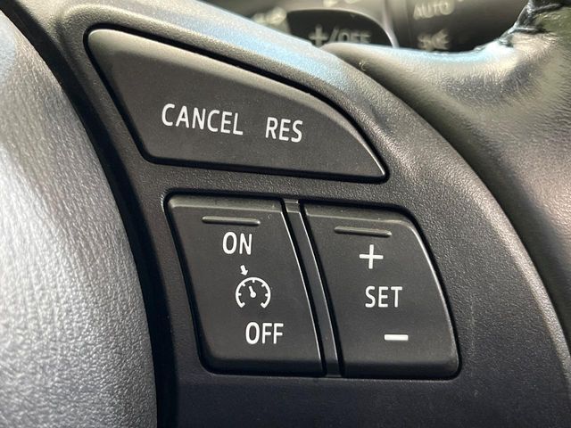 【マツダ・レーダークルーズコントロール】高速道路での長距離走行が楽に！自動で速度を保つクルーズコントロールが、衝突軽減システムと連携し、前方の車両を感知して車間を保つように速度調節してくれます！！