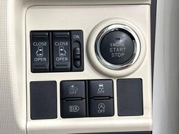 【両側パワースライドドア】スマートキーや運転席のスイッチで後席両側スライドドアの開閉が可能♪電動だから力を入れてドアを開ける必要が無く、小さなお子様でも簡単に開け閉めでき快適です♪
