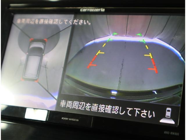 前後左右4つのカメラを合成して上から見ているような感覚で駐車を行っていただけます♪　切り替えスイッチであらゆるカメラモードに切り替えが可能です！