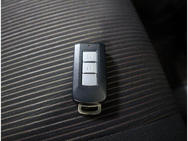 リモコンキーを取り出さなくてもエンジンのON/OFFやドアの開錠・施錠がスイッチ一つで行えるスマートキーです♪