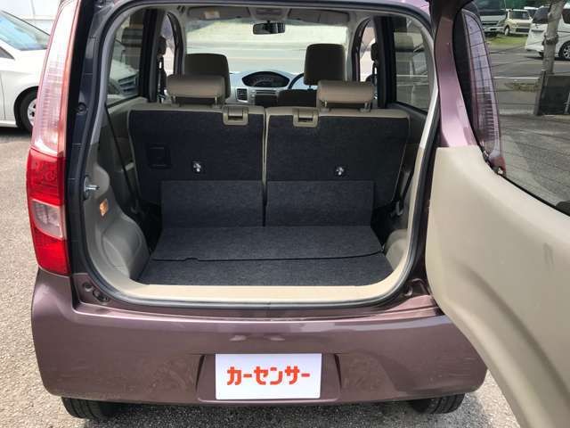 新しく入庫いたしました！当社自慢のお車です。ご覧になってください。気になる点がありましたら、どうぞ遠慮なくお申し付けください。