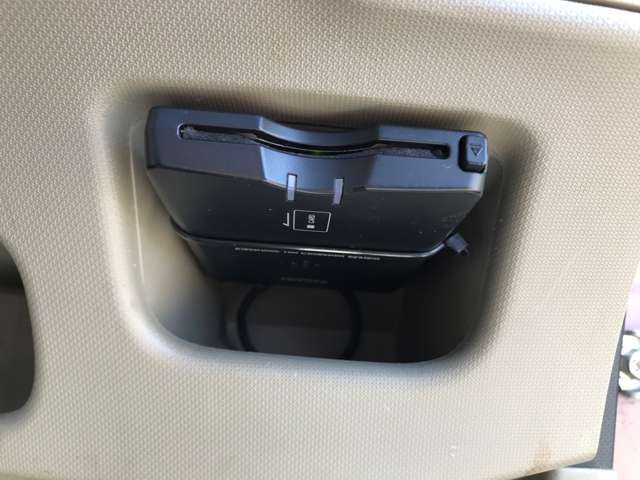 新しく入庫いたしました！当社自慢のお車です。ご覧になってください。気になる点がありましたら、どうぞ遠慮なくお申し付けください。