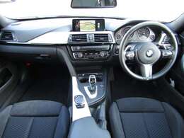 スポーティなブラック内装