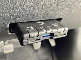 【ETC】有料道路を利用する際に料金所で停止することなく通過できる、ETC車載器（ノンストップ自動料金収受システム機器）が装備されています。セットアップを行うことで利用可能になります。
