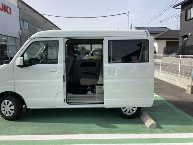 開口部の広いスライドドアです☆乗り降り楽々☆