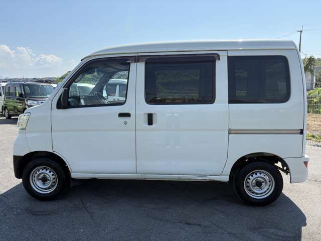 【展示車両について】当店では低価格を実現させる取り組みとしまして微細な傷などはあえて修理せずに展示している場合がございます。お客様ご要望に合わせた外装仕上げを実施いたします。