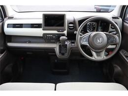 前席全体　目線も高く広い視界で安心して運転することができますね！