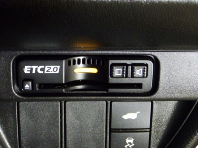 【ETC】便利なETC車載器も装備！高速道路の料金所もスムーズに通過できます。今や必須の装備ですね！お客様用にセットアップをしてのお渡しとなります！