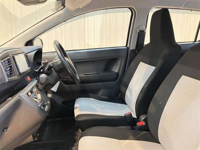 清潔で広々した座席です！是非、現車を見て体感してみてください。