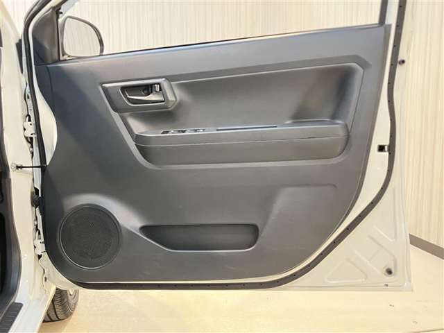 運転席前面ドア部分です♪
