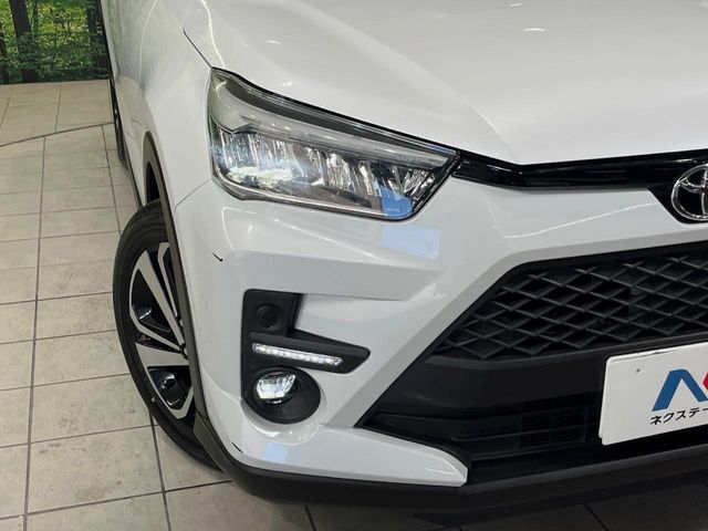 【シーケンシャルターンランプ付きLEDヘッドライト】人気の『流れるウィンカー』付きのLEDヘッドライトを装備♪高級感はもちろん、点灯時は存在感たっぷりで他車からも認識されやすく安心です。