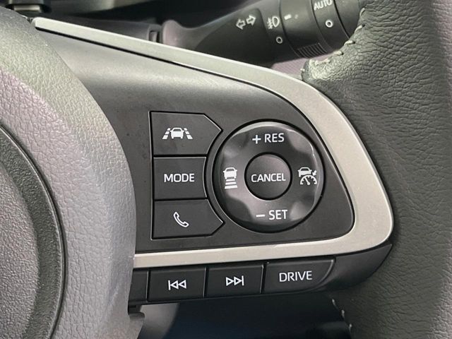【レーダークルーズコントロール】高速道路での長距離走行が楽に！！自動で速度を保つクルーズコントロールが、衝突軽減システムと連携し、前方の車両を感知して車間を保つように速度調節してくれます！！