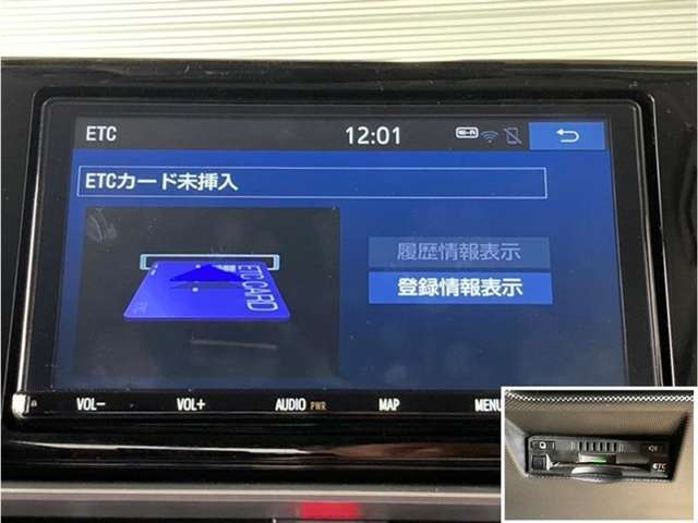 ナビ画面連動のETC付きです。高速道路料金所での小銭の出し入れや雨天時における窓の開け閉めなどの煩わしさが解消できます。料金所の通過もスムーズで快適ですよ。