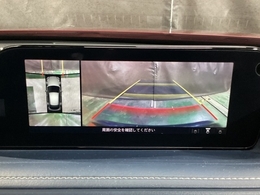 狭い場所での駐車やすれ違いなどでより的確な運転操作に役立つ360°ビューモニターが装備されています。