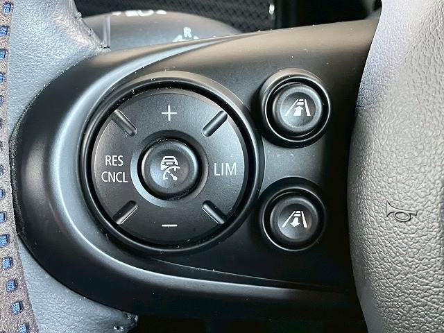 【アクティブ・　クルーズ・コントロール】が装備されております！希望速度を設定しておくと、車両は自動的にその速度を保ち、前方車両が近い場合、許容される範囲で前方車両の速度に自動的に調節！