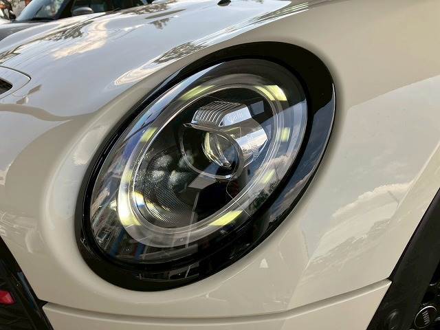 【LEDヘッドライト】です。現在主流のヘッドライトで明るいので視認性が良く安全です。明るさとかっこよさをお楽しみください。