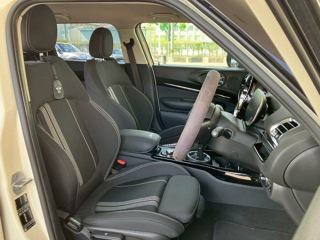 車内もキレイで嫌な臭いもありません！ご納車後の臭いが付きにくくなる「空気触媒コーティング」もご用意しております。愛車を大切に乗って頂く、お子様がいらっしゃるお客様にご好評いただいております。