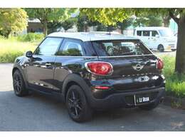 流れるようにスムーズなルーフ・ラインが特徴的であり、美しいクーペ・ラインを強調。また、デザインの厚みを視覚的に抑えワイド感を強調することにより、ワイド＆ロー・コンセプトを表現