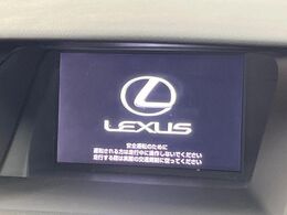 【純正ナビ】人気の純正ナビを装備しております。ナビの使いやすさはもちろん、オーディオ機能も充実！キャンプや旅行はもちろん、通勤や買い物など普段のドライブも楽しくなるはず♪
