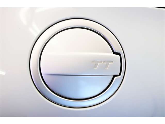 無料通話0078-6002-744630 正規ディーラー車、第3者機関認定の修復歴＆メーター改ざんナシ、内外装コンデイションの整った車両をお取扱しております。整備、鈑金、ナビ、ドラレコ取付などカスタムもお任せ下さい。